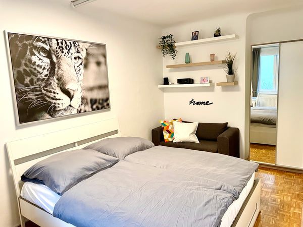 Small but fine vacation apartment in the center of Vienna and yet very quiet. Sh Upper Austria, Austria Wundervolles City Apartment in Grünruhelage Entire condo vacation rental 43411605