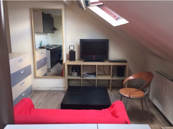 Studio dans un immeuble calme a côté de la station Molière et proche des transpo Brussels, Belgium Studio Brugman Entire rental unit vacation rental 653250550590411758