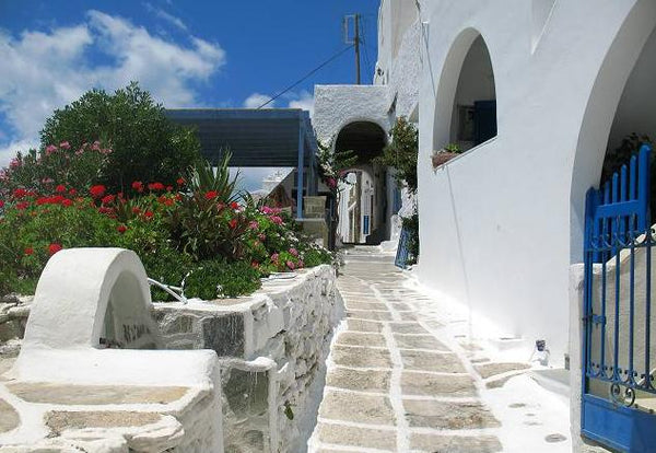 Located in the centre of Ios Town. Αir conditioning Free Wi-Fi is available thro Chora, Ios, Greece VESUVIO CHORA APARTMENT Entire rental unit vacation rental 38523706