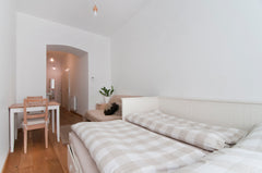 Freshly renovated, clean & cosy close to Center (3stops). 5min walk to metro. 1m Vienna, Austria COSY 30m²,5min walk to metro to OPERA & NASCHMARKT Entire rental unit vacation rental 16426010
