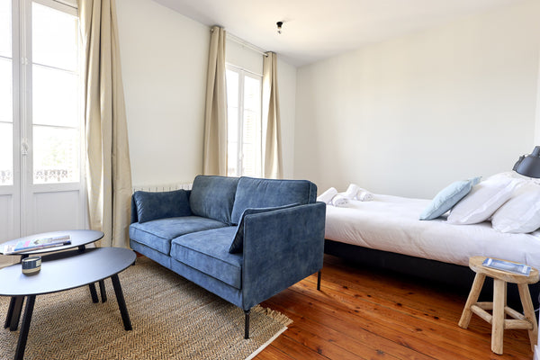 Charming studio located in the city center of Bordeaux, bright, comfortable and  Bordeaux, France ☆ The Blue Nest☆ Bordeaux Center, Fully Equipped Entire rental unit vacation rental 51662073