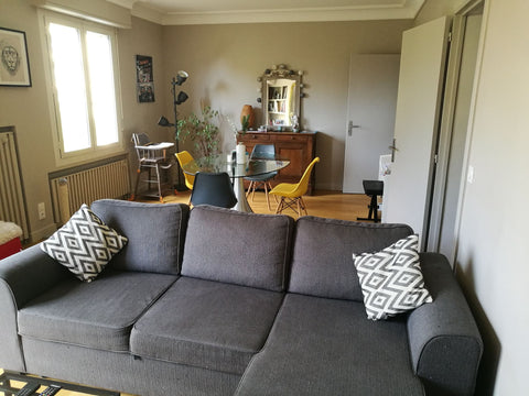 L'appartement se situe dans un quartier résidentiel et calme de Bordeaux tout en Bordeaux, France Appartement Bordeaux Centre 100m² Entire rental unit vacation rental 33699316