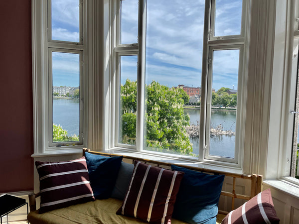 Din familie vil være tæt på alt, når I bor i denne centralt beliggende bolig. Copenhagen, Denmark Herskabslejlighed med udsigt over søerne Entire condo vacation rental 612078004112792713