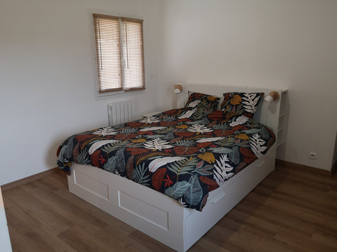Suite parentale avec salle d'eau privative (wc partagé) et dressing, linge de ma  Suite parentale dans logement résidentiel Private room in home vacation rental 552579794630787272
