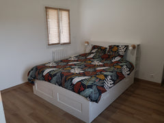 Suite parentale avec salle d'eau privative (wc partagé) et dressing, linge de ma  Suite parentale dans logement résidentiel Private room in home vacation rental 552579794630787272