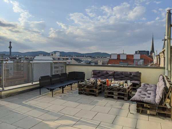 Großes Helles Zimmer + Bad mit Dachterrasse Private room in rental unit vacation rental 50688323
