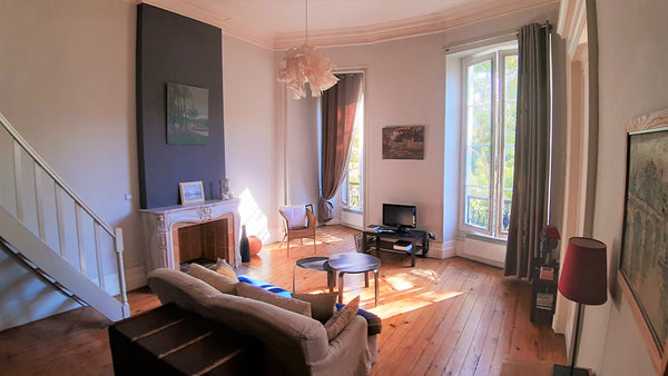 In the district of the golden triangle, this apartment has a large bright living Bordeaux, France Apartment-Clemenceau-Ensuite with Bath-Street View Entire rental unit vacation rental 17282927