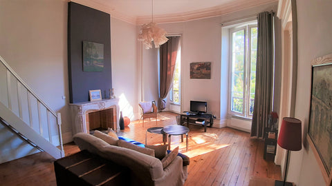 In the district of the golden triangle, this apartment has a large bright living Bordeaux, France Apartment-Clemenceau-Ensuite with Bath-Street View Entire rental unit vacation rental 17282927