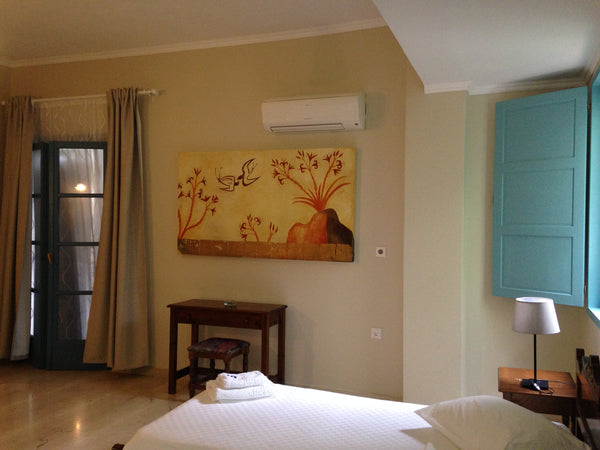 Quaint Beach Side Bed and Breakfast on Kamari Beach. Clean room, air-con, privat Kamari, Greece Spyros - Beachside Accommodation with Pool Room in hotel vacation rental 19726774