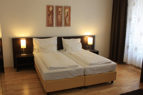Das Haus an der Ecke Alserstraße/Kochgasse ist ein Alt-Wiener Bürgerhaus in zent  Josefstadt Entire serviced apartment vacation rental 44698579