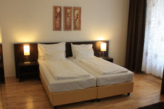 Das Haus an der Ecke Alserstraße/Kochgasse ist ein Alt-Wiener Bürgerhaus in zent  Josefstadt Entire serviced apartment vacation rental 44698579