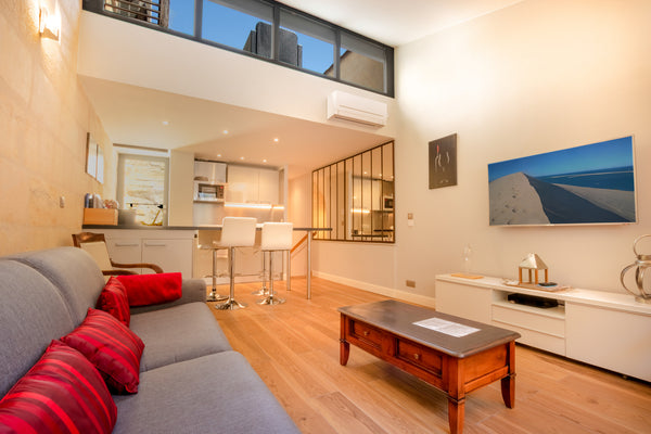 Superb quality duplex, in hypercentre with rooftop, air conditioning and Bordeau  Superb quality duplex in hypercentre with rooftop Entire rental unit vacation rental 27482193