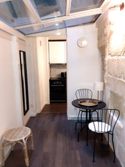 Studio neuf de 20m2 situé dans une rue calme au cœur du centre-ville de Bordeaux Cenon, France Studio atypique neuf Tourny hyper centre Bordeaux Entire rental unit vacation rental 47323419
