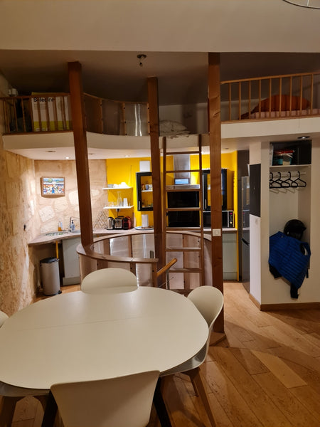 Appartement style duplex sur deux niveaux avec mezzanine .<br />Plein de charme   Charming  Hypercenter Apartment Entire rental unit vacation rental 41114277