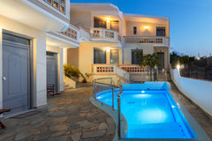 Η οικογενειακή επιχείρηση Villa Krini βρίσκεται στην ήσυχη και όμορφη περιοχή το Kalathas, Greece Villa Krini Hotel - First Floor Studio Entire serviced apartment vacation rental 40752724