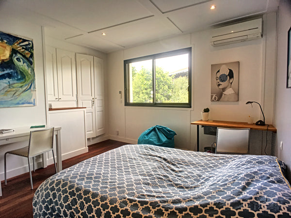 Ce studio indépendant avec kitchenette attenant à mon appartement est très confo Bordeaux, France Studio récent Arrêt Tram B Forum Talence, calme. Entire rental unit vacation rental 32306478