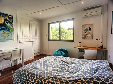 Ce studio indépendant avec kitchenette attenant à mon appartement est très confo Bordeaux, France Studio récent Arrêt Tram B Forum Talence, calme. Entire rental unit vacation rental 32306478