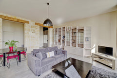 Situated on the 3rd and last floor of an 18th century stone building, this super Bordeaux, France LE RICHELIEU| 3 Bedrooms with a view on la Garonne Entire rental unit vacation rental 44332447