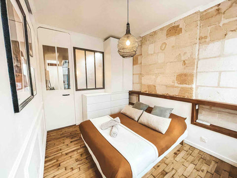 Charming and renovated one bedroom apartement with private courtyard, ideally lo  Charming and Cosy in the heart of Chartrons Entire rental unit vacation rental 45445115