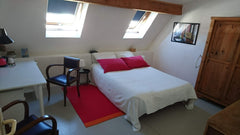 Meublé de tourisme, chambre et salle de bain.<br />Quartier tranquille.<br />Pro Bordeaux, France Chambre avec  salle de b privée, proche du centre. Private room in townhouse vacation rental 28859973