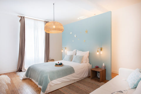 La chambre d'hôtes de 25 m2 se situe au rez-de-chaussée d'une maison de ville ty Bordeaux, France Grande chambre aux Capu dans jolie maison de ville Private room in home vacation rental 35540020