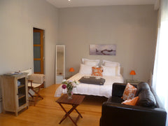 Charmant gîte de ville pour 2 personnes. Salle d'eau, WC séparés, placard/pender Bruges, France La Chamotte - Bruges (FRANCE) Entire rental unit vacation rental 7645010