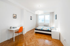 Spacious, cosy and quiet 100 m2 flat with 2 separate bedrooms (2x queen beds + 1 Prague, Czechia Spacious flat, 10 min to center Entire rental unit vacation rental 9922966