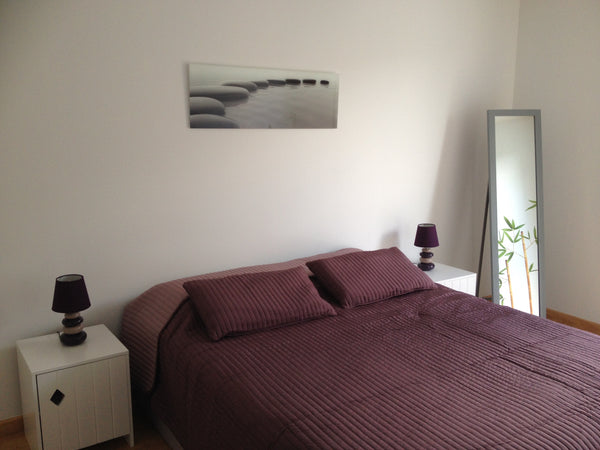 Disponible du 21 janvier au 16 avril LOCATION A LA SEMAINE PAS DE NUITEE. 500€ l  T3 4 personnes + parking Bordeaux Entire rental unit vacation rental 10714449