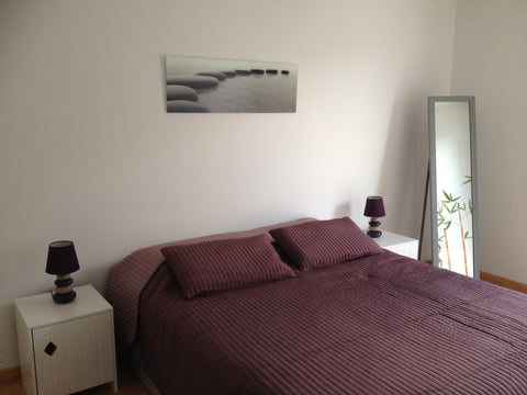 Disponible du 21 janvier au 16 avril LOCATION A LA SEMAINE PAS DE NUITEE. 500€ l  T3 4 personnes + parking Bordeaux Entire rental unit vacation rental 10714449