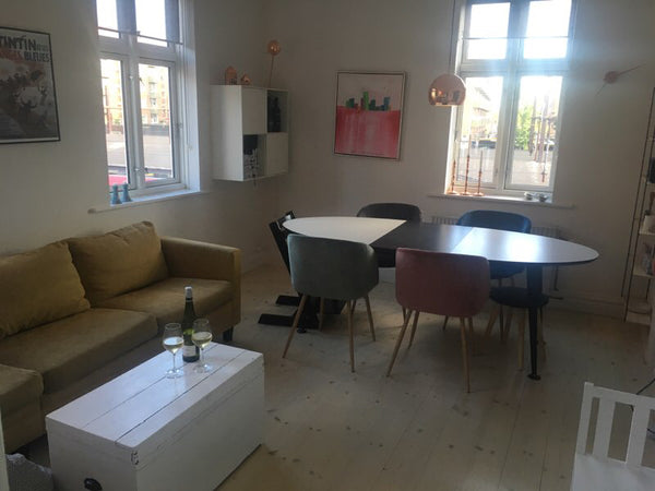 Dejligt byhus i Valby. Transport, indkøbsmuligheder, shopping, restauranter/cafe Copenhagen, Denmark Charming cityhouse 10 min from central Copenhagen. Entire townhouse vacation rental 20916420