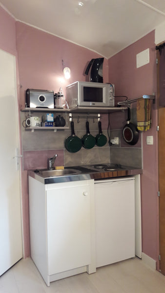 Studio,  accès indépendant, proche CHU Pellegrin.<br />Le propriétaire vous accu Bordeaux, France studio - 5 Mn à pied CHU Pellegrin et commerces - Entire rental unit vacation rental 24703861