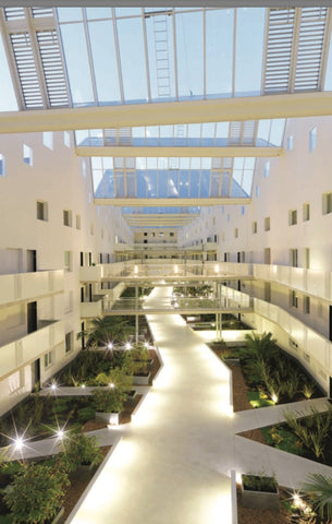 Appartement moderne dans résidence de standing récente (4 ans) avec Loggia de 6m Bordeaux, France Appartement spacieux bassins à flot / Cité du vin Entire condo vacation rental 32209981