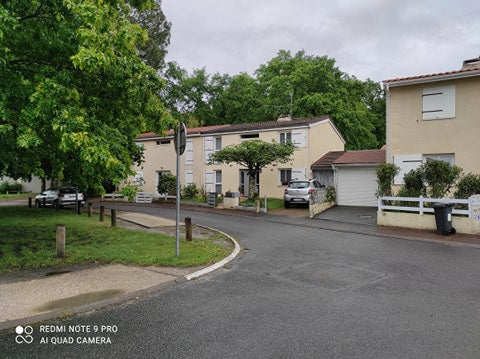 Maison familiale avec jardin dans lotissement calme et vu sur la forêt.<br />Idé  Chambre agréable et lumineuse  dans une maison Private room in bed and breakfast vacation rental 581153856591675195