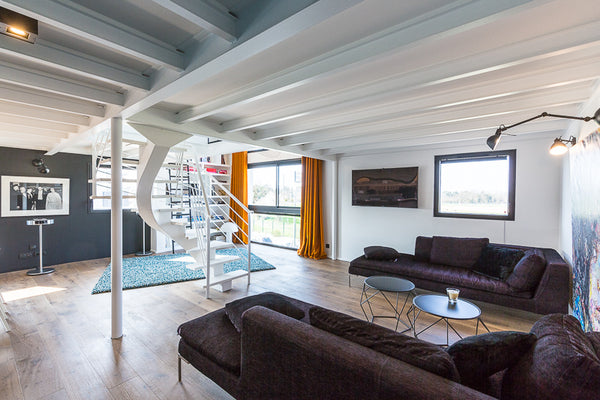 Ideally located : 5 minutes from the ring road and 9 km from the exhibition cent Bordeaux, France Amazing contemporary loft, opposite the racecourse Entire loft vacation rental 23818061