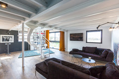 Ideally located : 5 minutes from the ring road and 9 km from the exhibition cent Bordeaux, France Amazing contemporary loft, opposite the racecourse Entire loft vacation rental 23818061