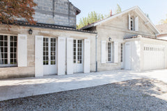 Completely renovated in 2015, this house consists of two bedrooms, two bathrooms Bordeaux, France Small  independent house with swimming-pool Entire home vacation rental 8873371