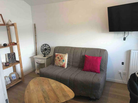 Nous vous accueillons dans notre appartement à 30 sec à pied de la gare et du tr Paris, France Chambre avec accès terrasse TV et WC privés Private room in rental unit vacation rental 51263180
