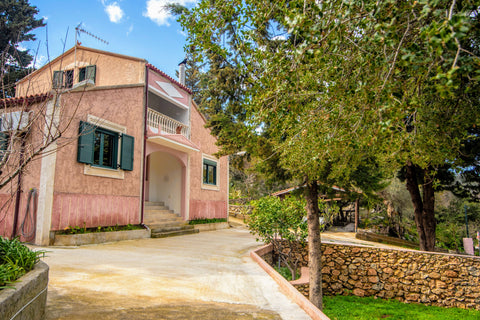 Anna's Country House is located 30 km from city of Chania. It covers 120 m2 in i  Anna's Country House at Kares-Chania!Enjoy privacy Entire villa vacation rental 581532077986792151
