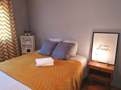 La chambre "cosy" de 12m2 est située dans la partie "nuit" où se trouvent nos ch Villenave-d'Ornon, France Chambre "cosy" à 15 min de Bordeaux avec fibre Private room in townhouse vacation rental 46073983