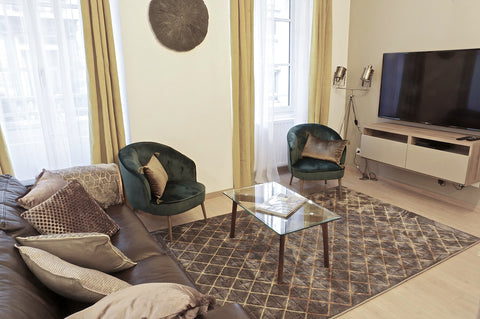 Location saisonnière meublée dans un charmant appartement de 66 m2 avec balcon a Bordeaux, France St Germain - 66 m2 avec ascenseur/parking, centre Entire rental unit vacation rental 32053564