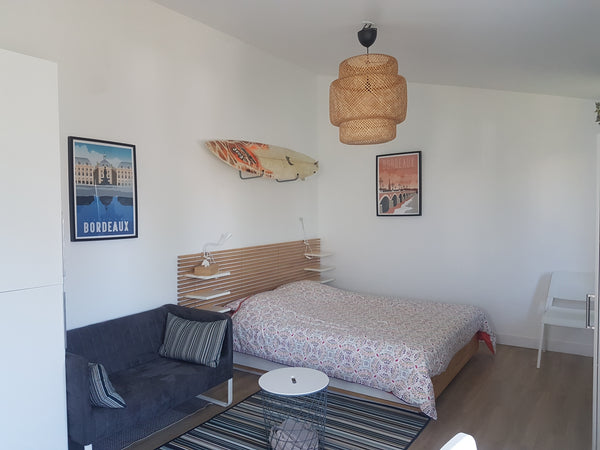 Nous proposons un studio qui se trouve dans notre jardin avec un accès indépenda Pessac, France Studio dépendance - Pessac, Brivazac Candau Entire guesthouse vacation rental 32812921