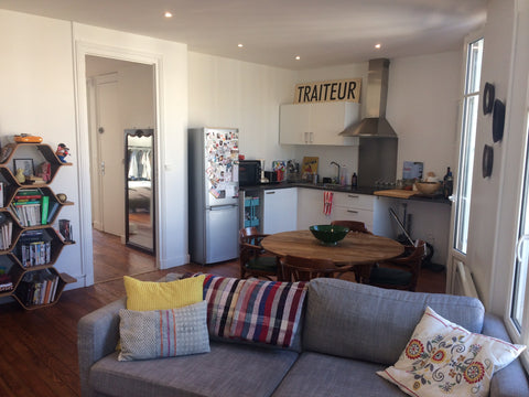 Bonjour, notre appartement est situé en plein centre de Bordeaux, entre la place  Nice flat in Bordeaux center ! Entire rental unit vacation rental 28448988