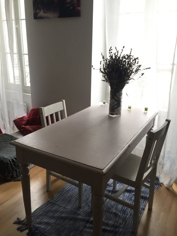 Our appartement is in a quiet street in the center of Bordeaux, it's 2min walk a Bordeaux, France T3 spacieux à Saint Nicolas, proche tram et centre Private room in rental unit vacation rental 19368468