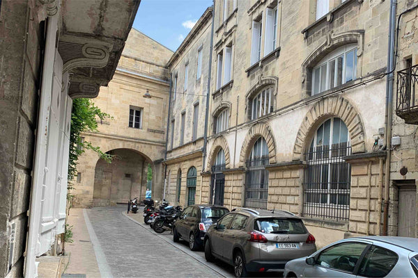 Charmant petit pied à terre situé au rez-de-chaussée d’une rue très calme, perpe Bordeaux, France Appartement Bordelais calme Triangle d’Or Entire condo vacation rental 36858435