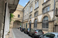 Charmant petit pied à terre situé au rez-de-chaussée d’une rue très calme, perpe Bordeaux, France Appartement Bordelais calme Triangle d’Or Entire condo vacation rental 36858435