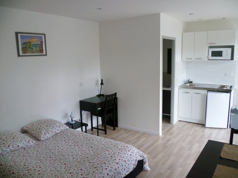 À deux pas du Tram cet appartement agréable, clair et fonctionnel situé dans le  Bordeaux, France Appartement Balcon-Terrasse Bordeaux Haut-Lévêque Entire rental unit vacation rental 24035428