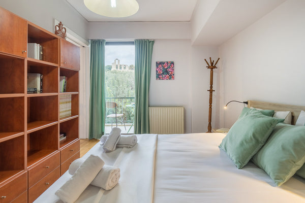 Live like a local in this double bedroom apartment with unobstructed views of th GR Holodek Apartments : Parthenon Entire rental unit vacation rental 42684382