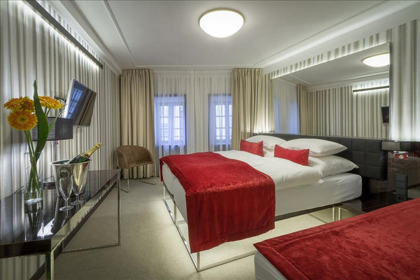 triple room in hotel Clementin<br /><br /><b>The space</b><br />Hotel Clementin  Hlavní město Praha, Czechia King´s route triple room Room in boutique hotel vacation rental 28149059