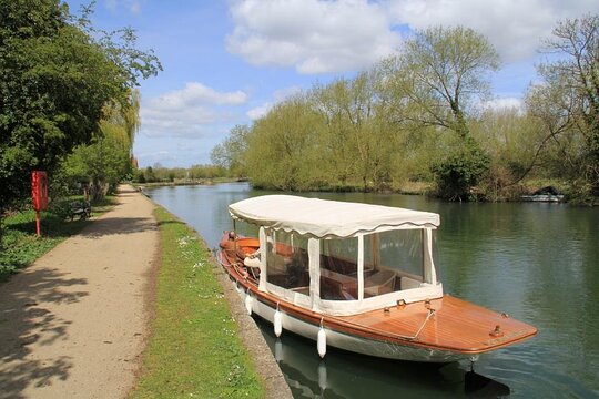 Oxford River Cruise + Walking Tour to Iffley village  Private Tours and Travel Guide Europe London CITY Oxford Destination Tour