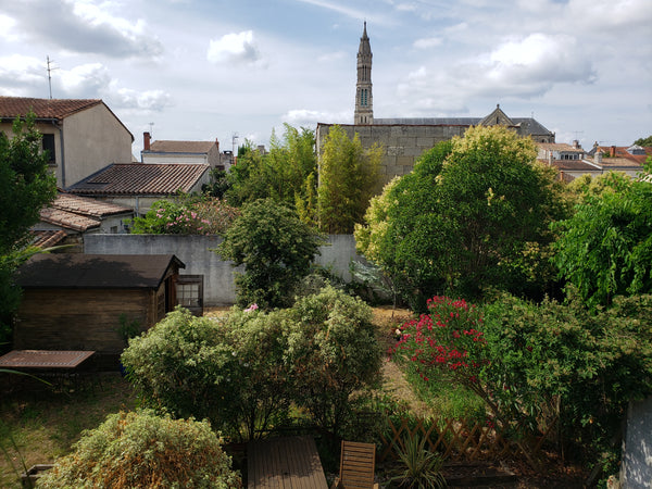 Proche de la gare St Jean et des transports en commun.  Dans une maison en pierr Bordeaux, France Très bel appartement quartier calme avec jardin Entire rental unit vacation rental 3310484